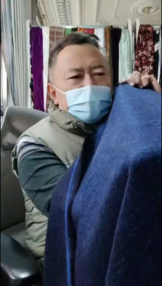 黑蓝星星点点雪花布料