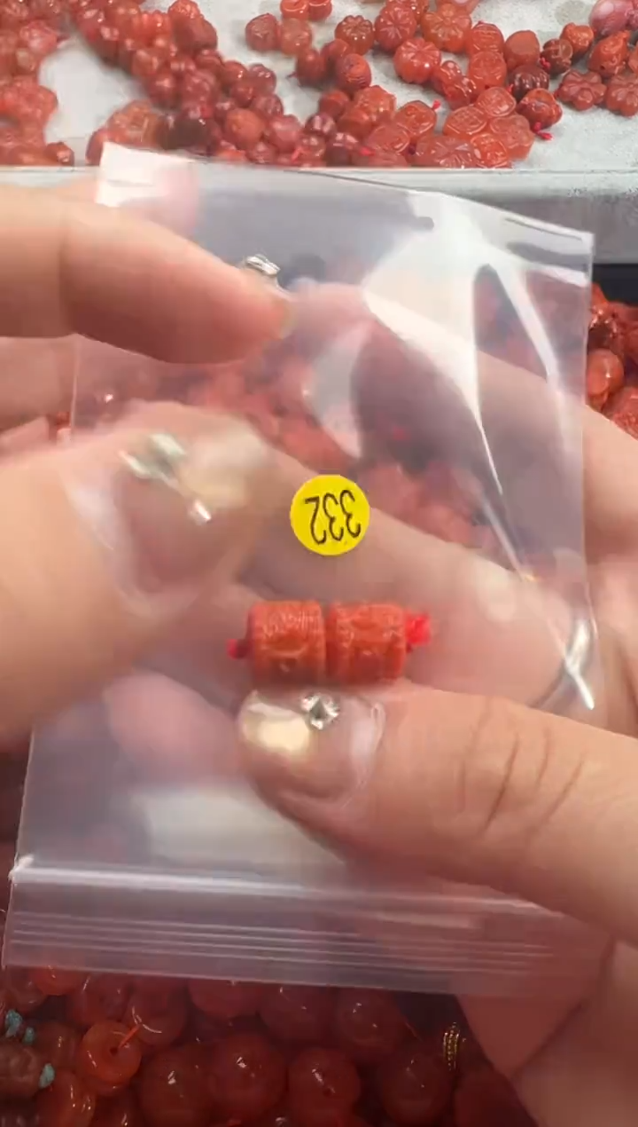 南红玛瑙未镶嵌颈饰1