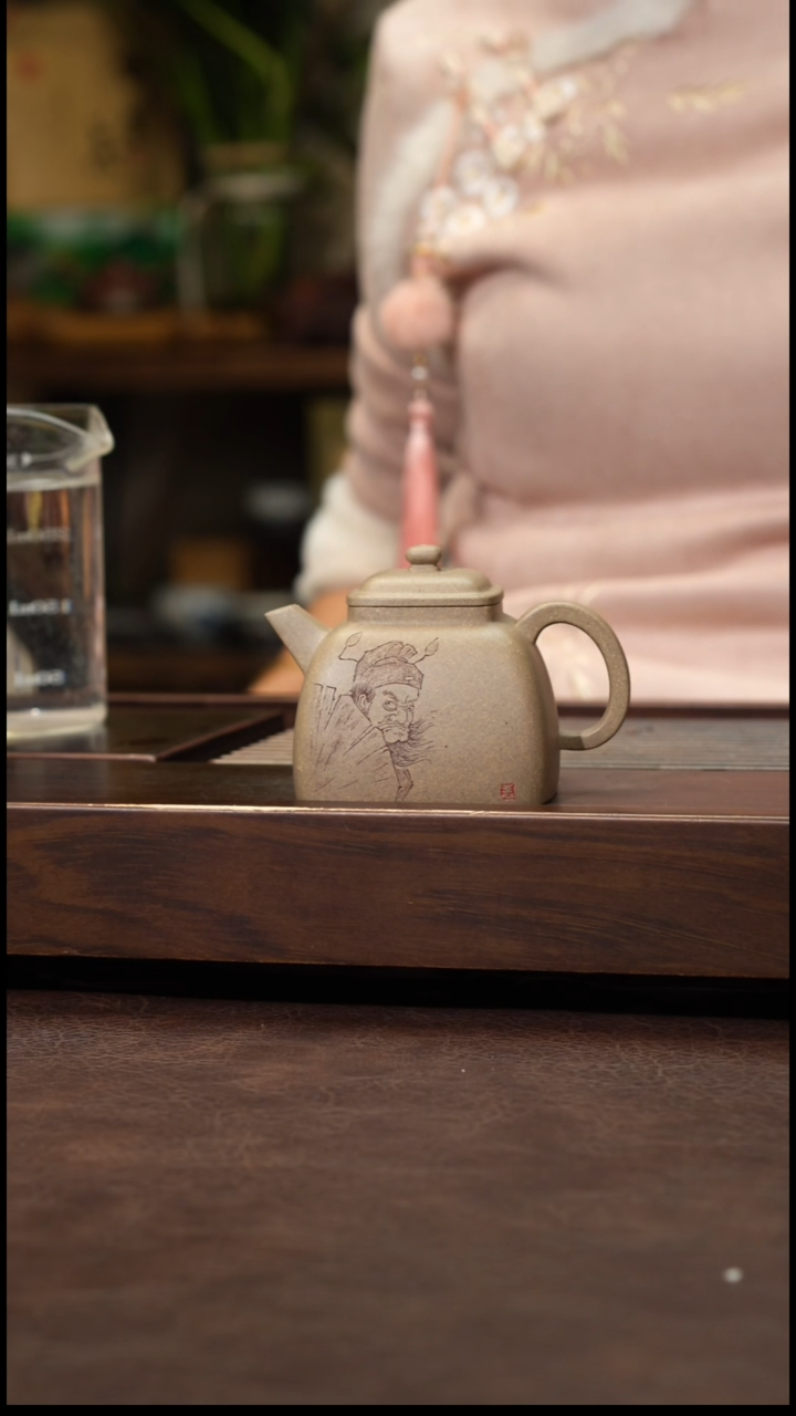 茶壶紫砂S****。青段全手钟馗