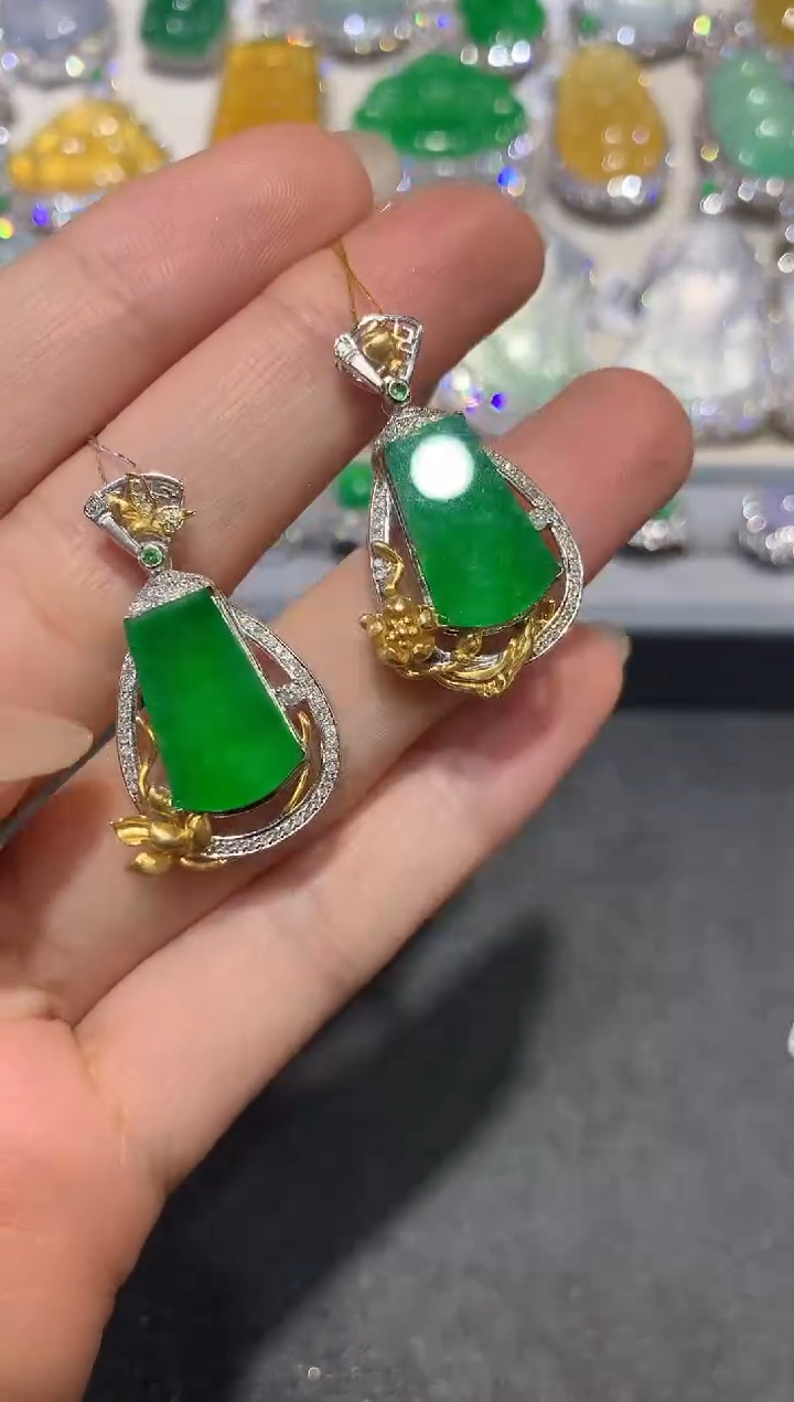 【闪购商品】翡翠吊坠(不含链)18K金镶嵌q102多样性一件发货