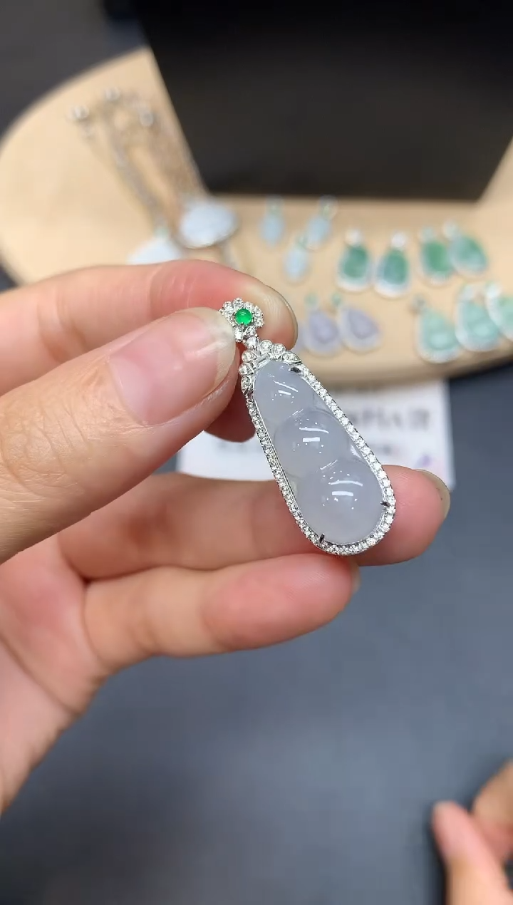 【闪购商品】翡翠吊坠(不含链)银S925镶嵌福豆【多样性发其一】