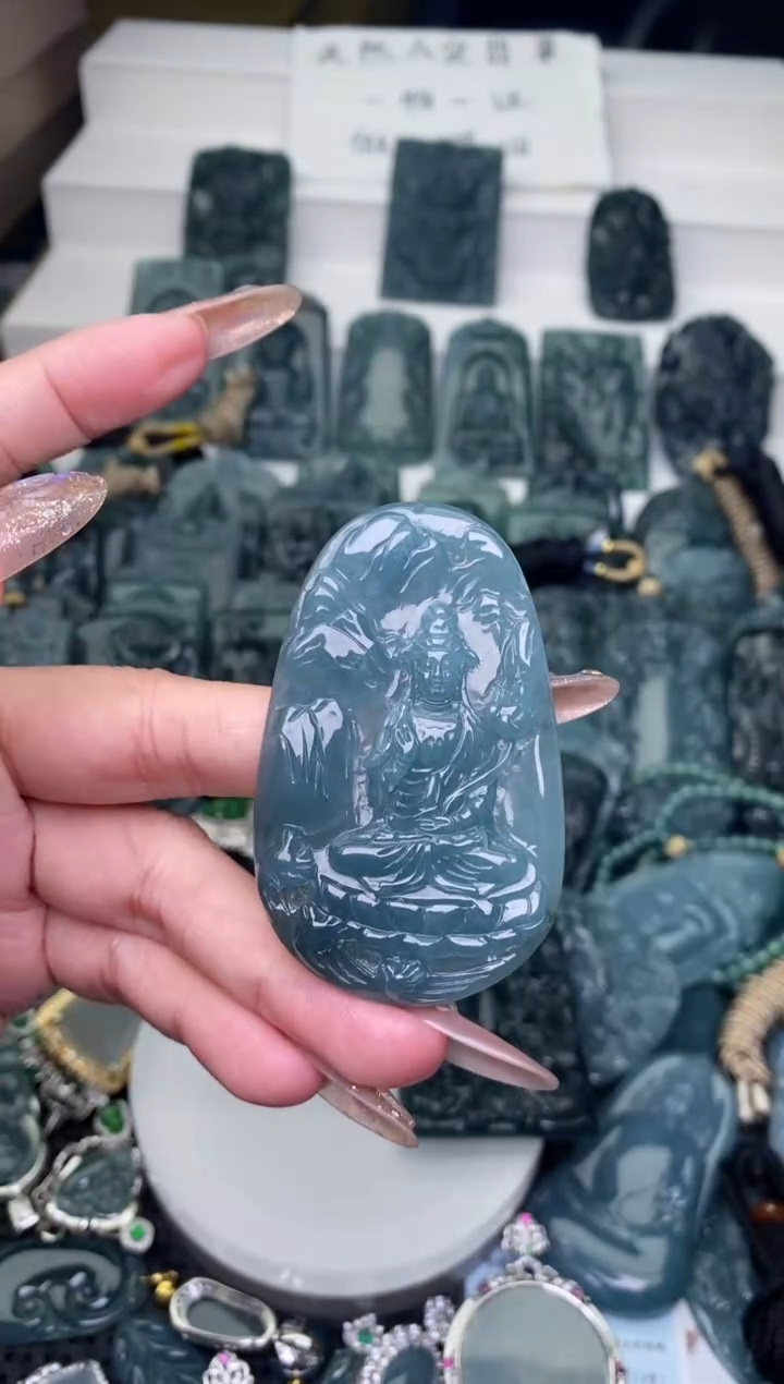 颈饰未镶嵌翡翠          