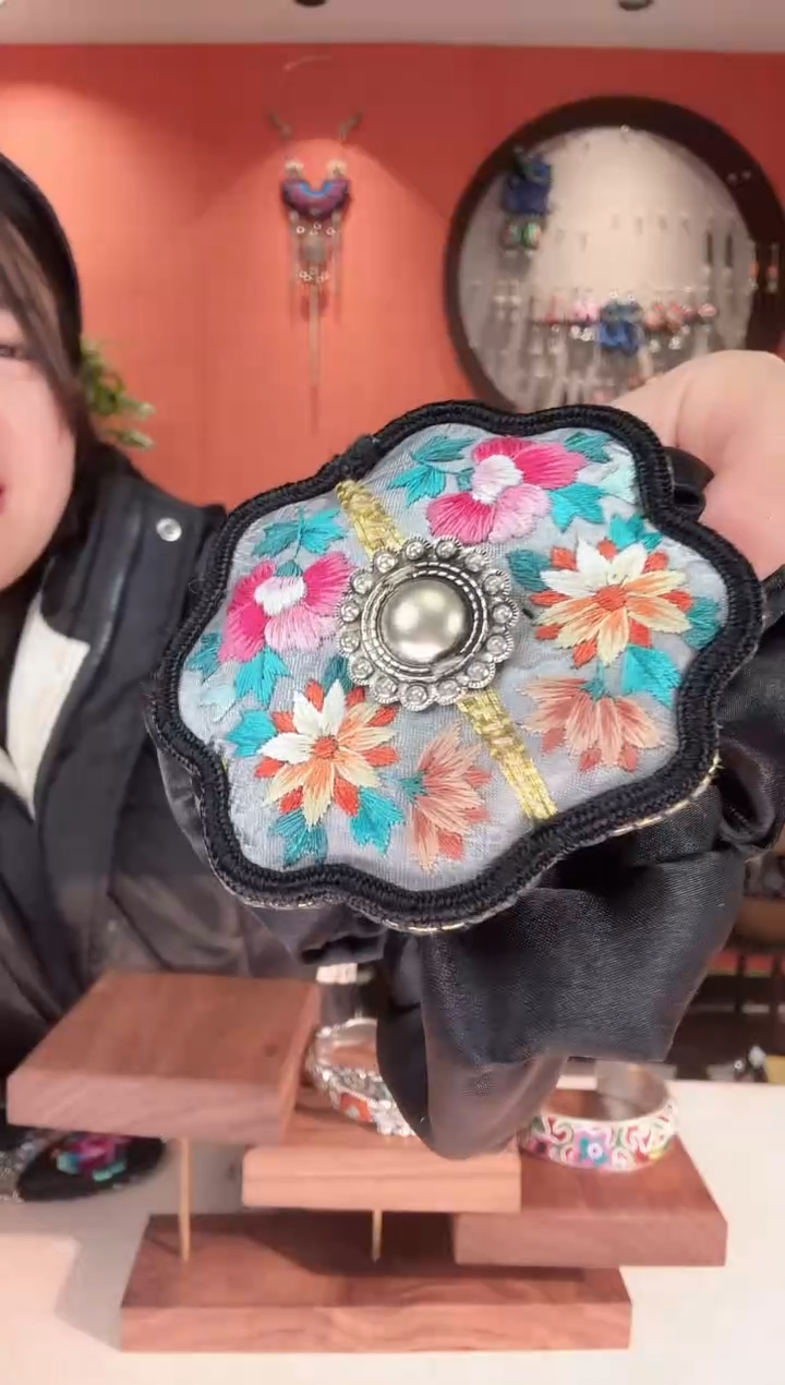 织绣爷****妞长红绣艺坊苗银苗绣耳环888