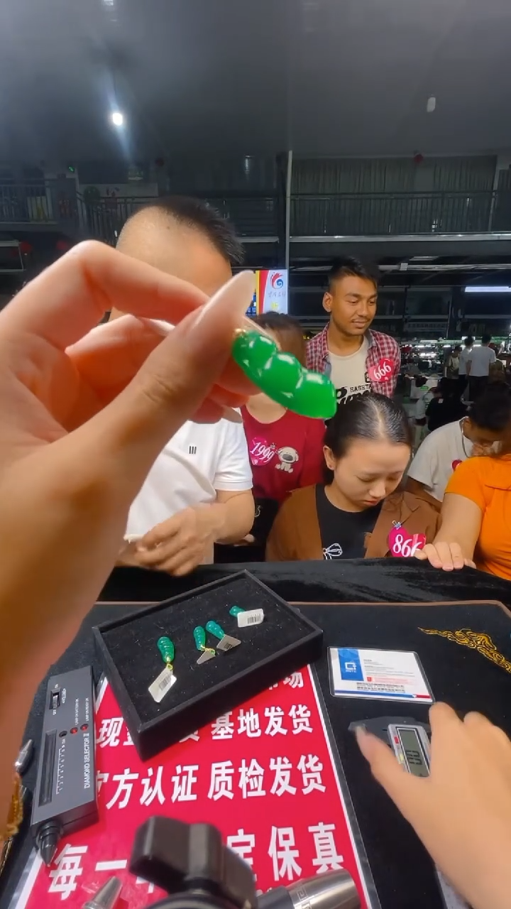 玛瑙/玉髓颈饰合金天然玉石挂件多样性发其一