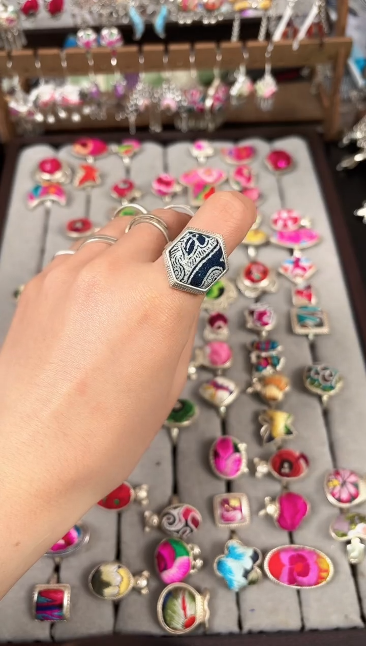 织绣哎***～民族风非遗老绣饰品364