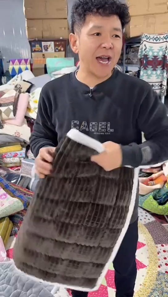 棉郭**亮70*70坐垫