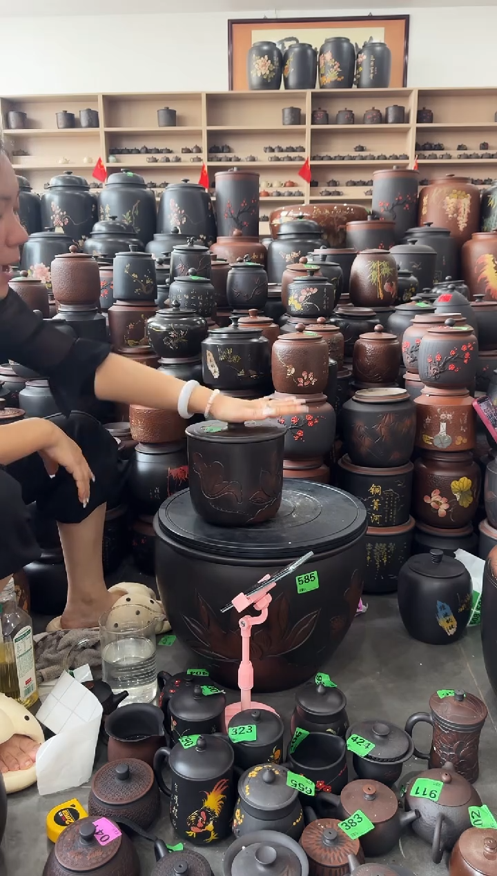 瑕疵茶叶罐  荷花小五饼  427