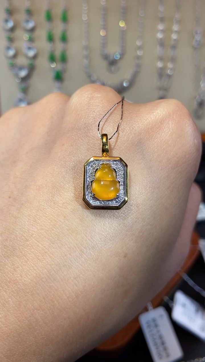 【闪购商品】翡翠颈饰18K金镶嵌吊坠