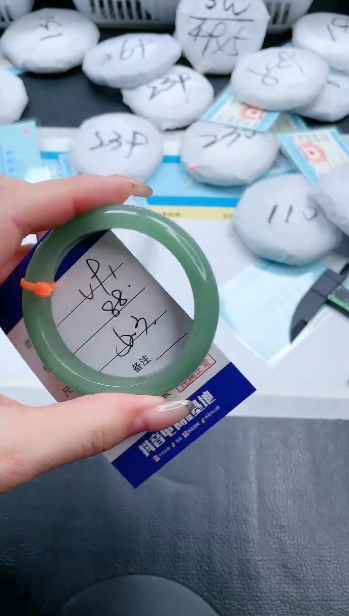 【闪购商品】石英质玉手镯未镶嵌17V91-52