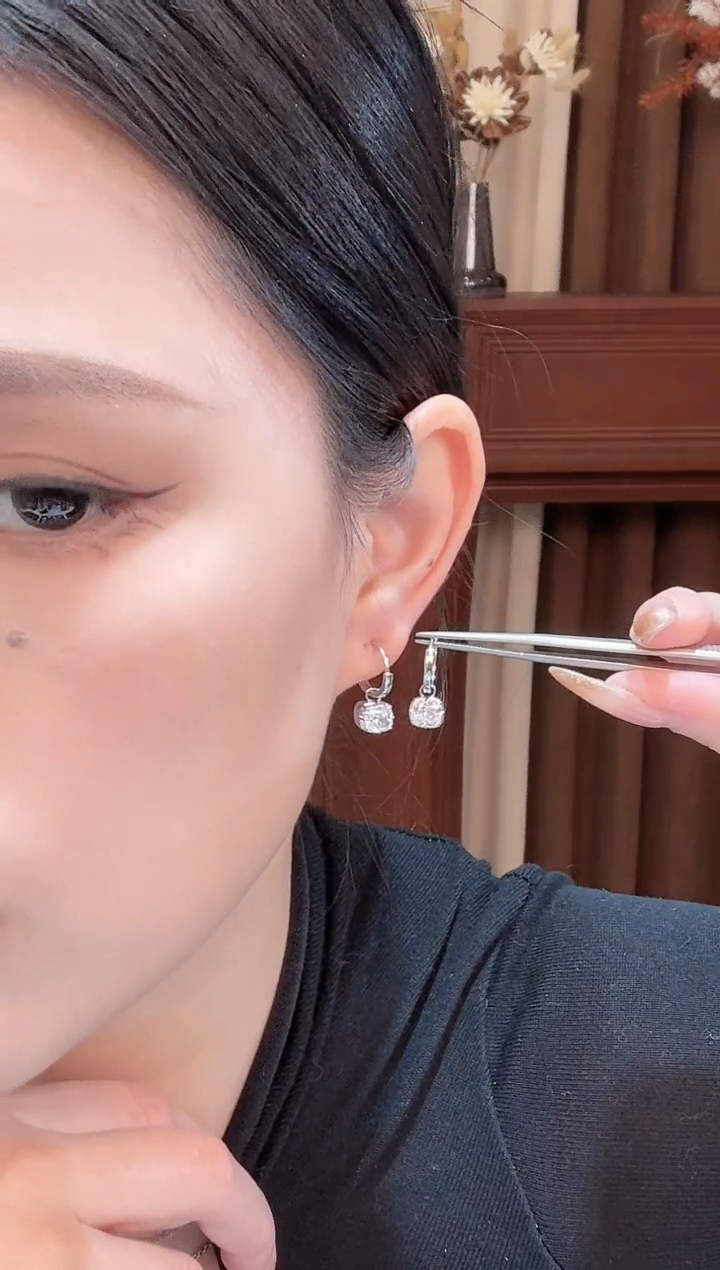 18K金镶嵌实验室培育钻石耳饰1卡雷迪恩耳圈k白