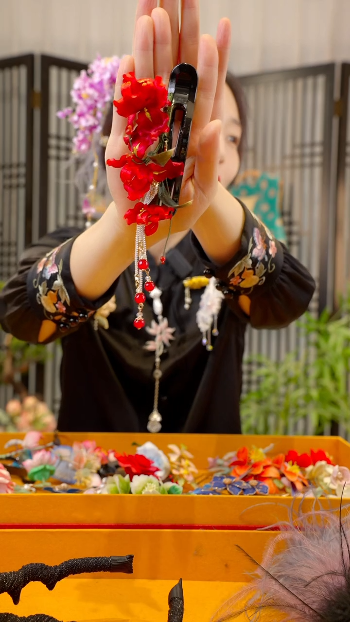 织绣高*飞非遗手工绒花饰品