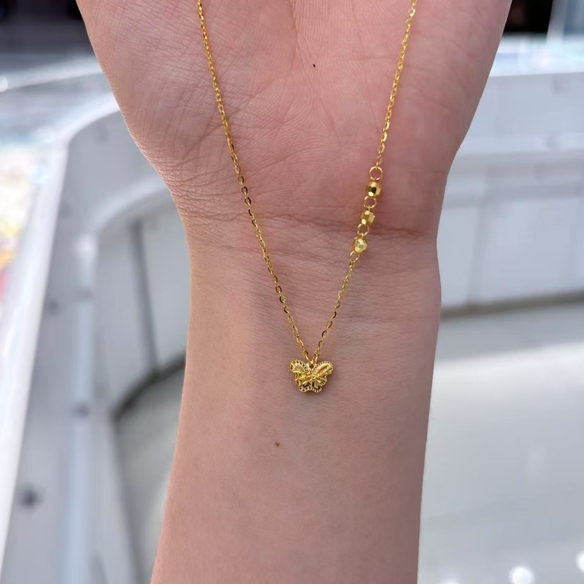 Chow Tai Seng/周大生足金镭射小蝴蝶蹦迪珠套链