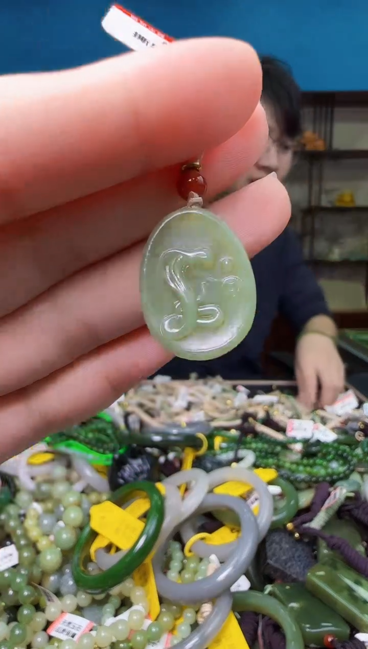 颈饰未镶嵌和田玉1