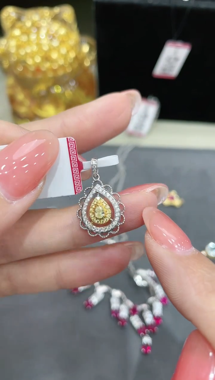 【闪购商品】吊坠18K金镶嵌钻石·