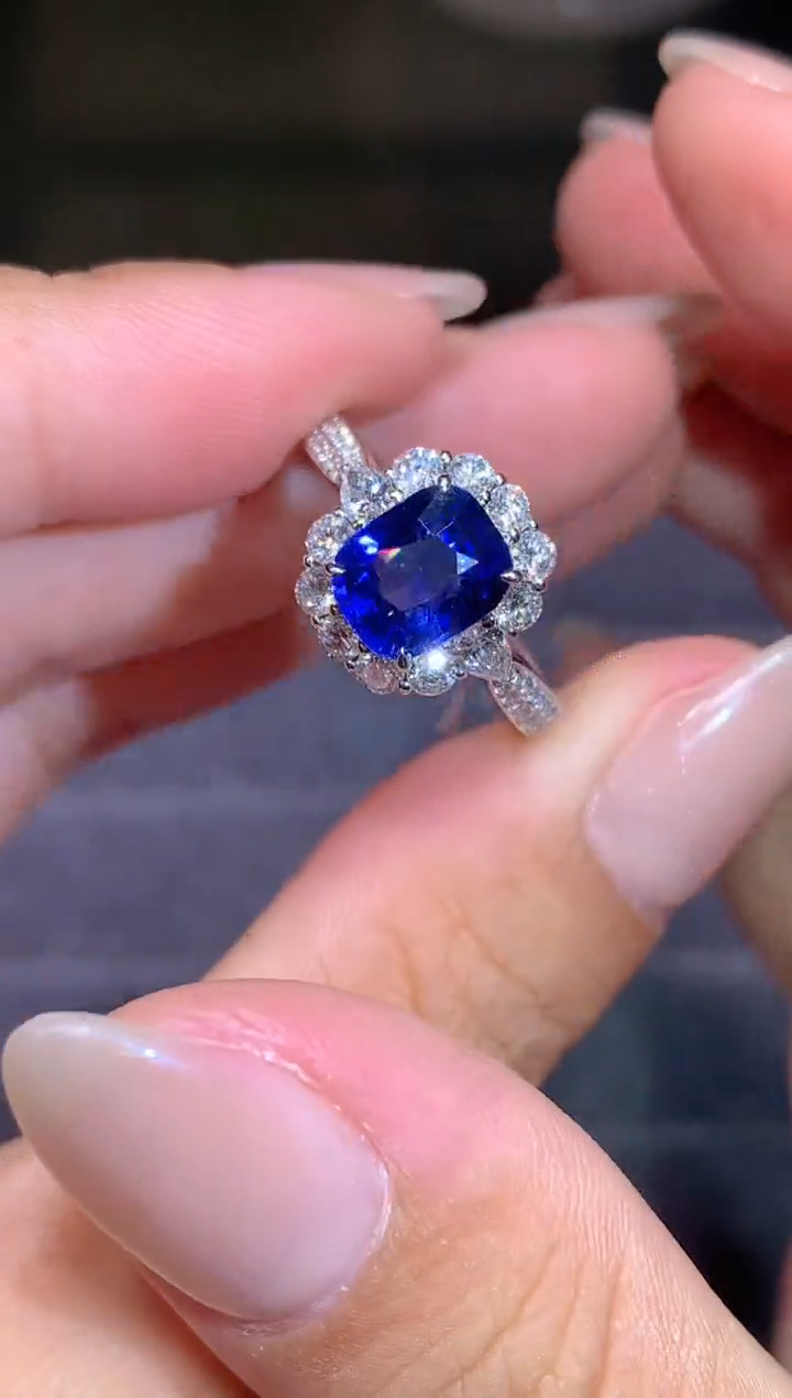 蓝宝石戒指18K金镶嵌2.03CT