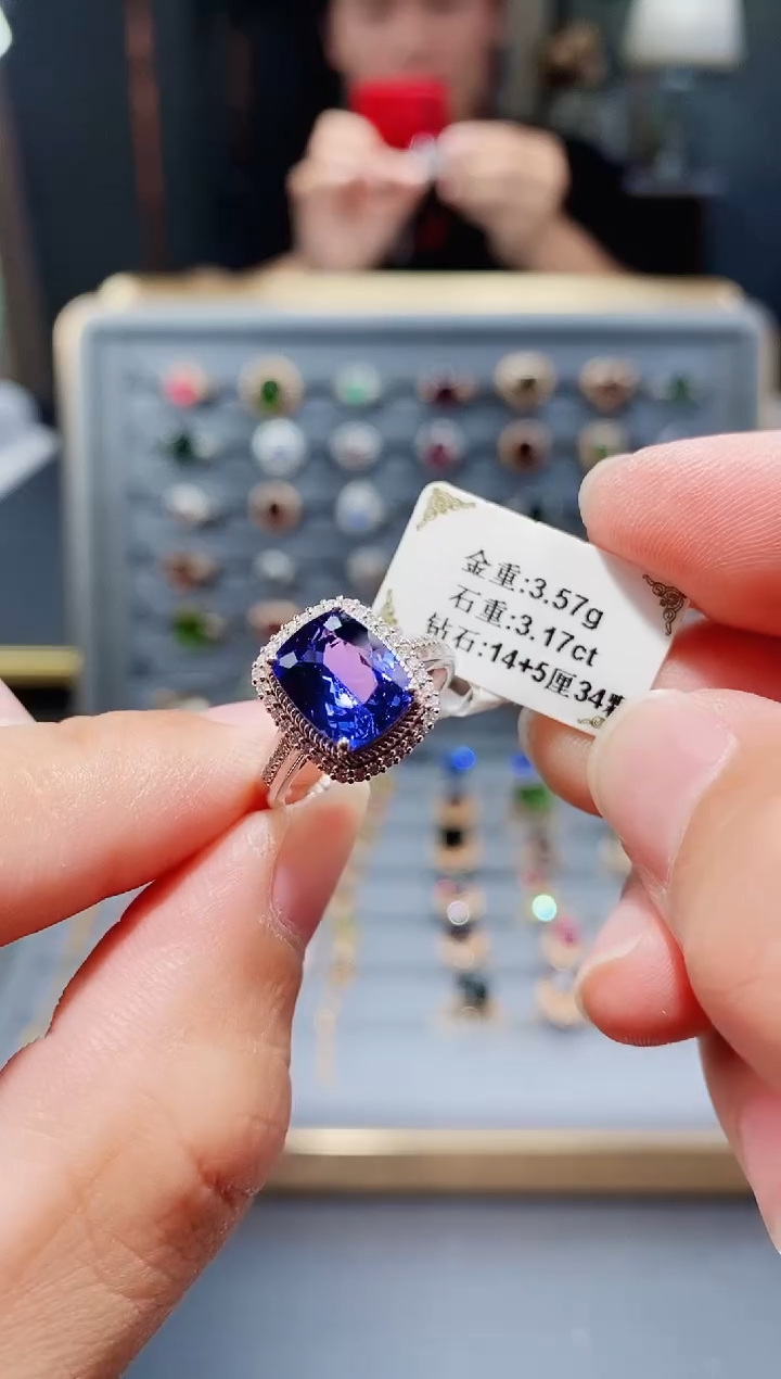 18K金镶嵌戒指坦桑石3.17.