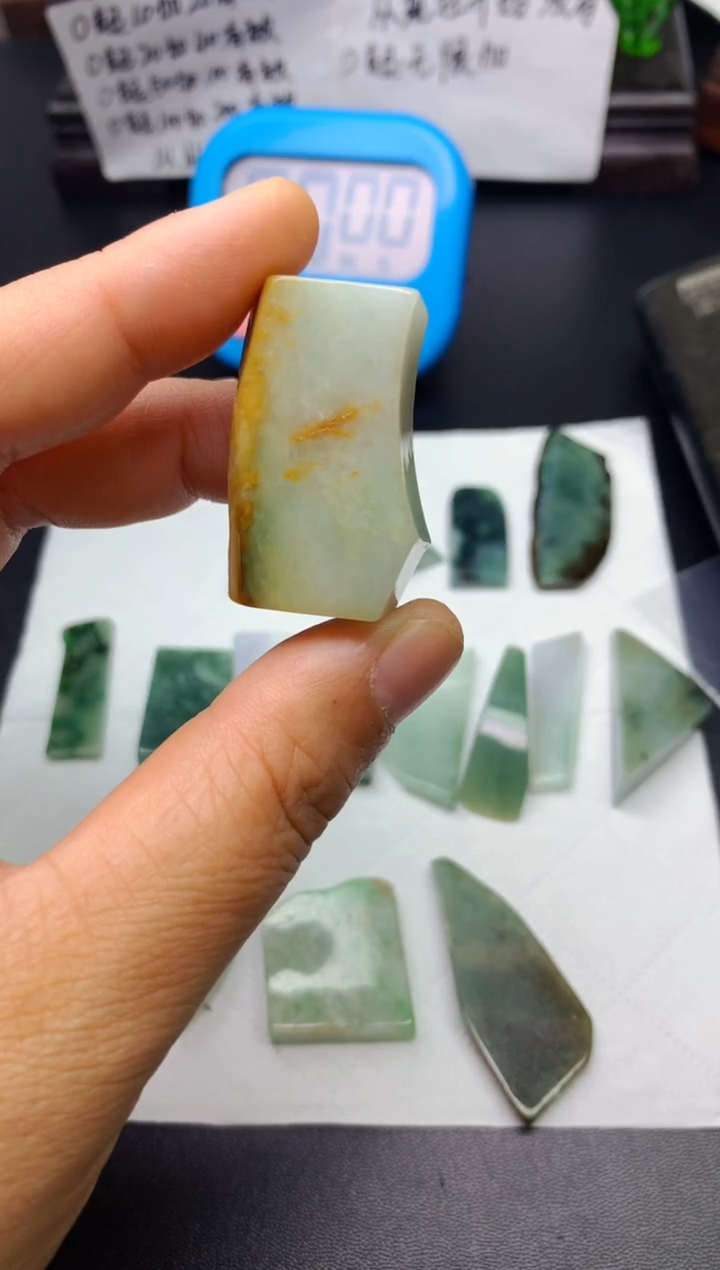 颈饰未镶嵌翡翠芸**堂料子