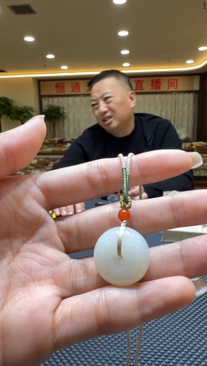 颈饰未镶嵌和田玉挂件