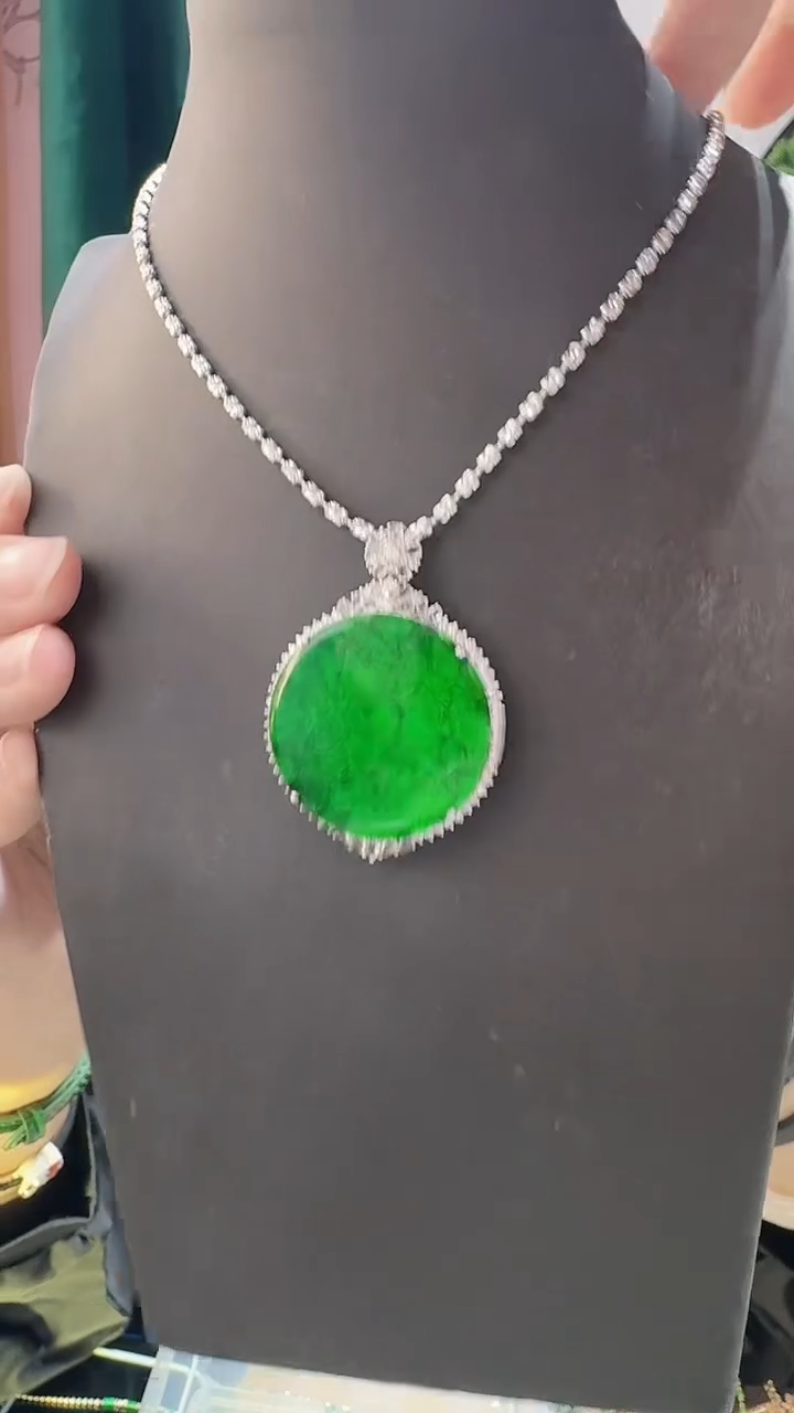 颈饰18K金镶嵌翡翠?****?88888888888