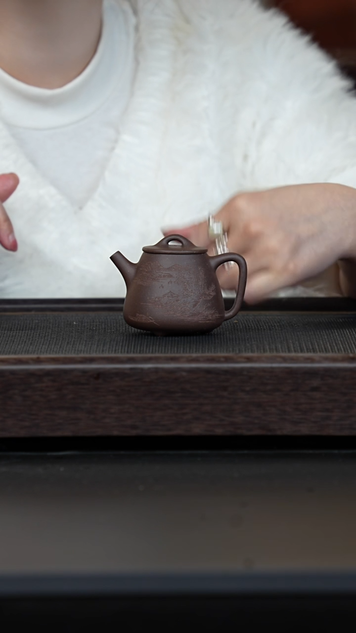 【闪购商品】紫砂茶壶乌泥刻绘小高瓢