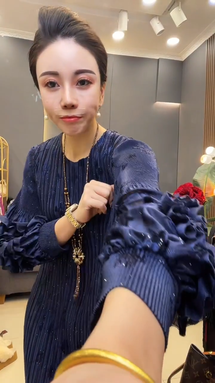 聚酯纤维（涤纶）蓝色  浪花裙