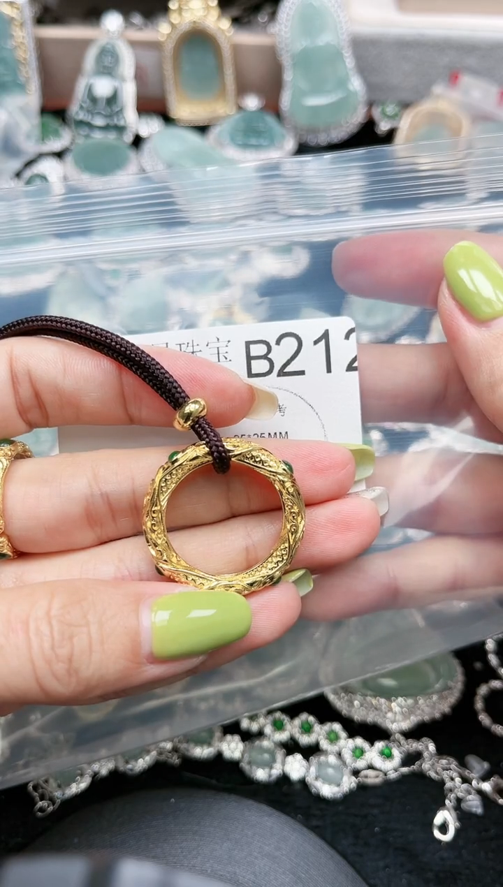 【闪购商品】翡翠颈饰未镶嵌赠皮绳212