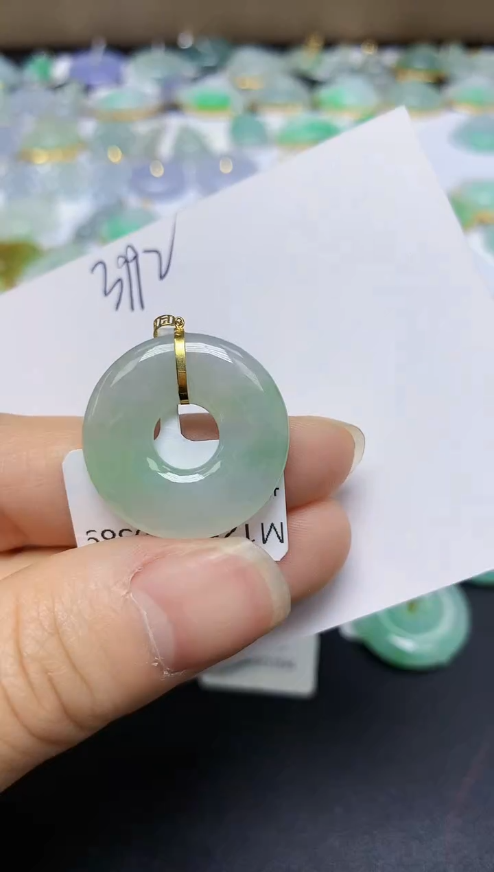 翡翠18K金镶嵌颈饰 天然翡翠A货