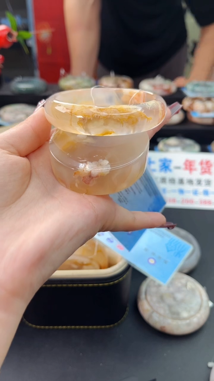 【闪购商品】石英质玉手镯未镶嵌赠送镯心（57圈口）