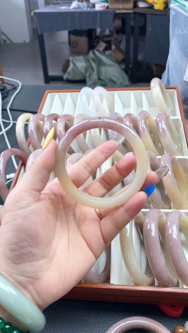 未镶嵌莉儿61密玉（石英质玉）莉*莉儿61