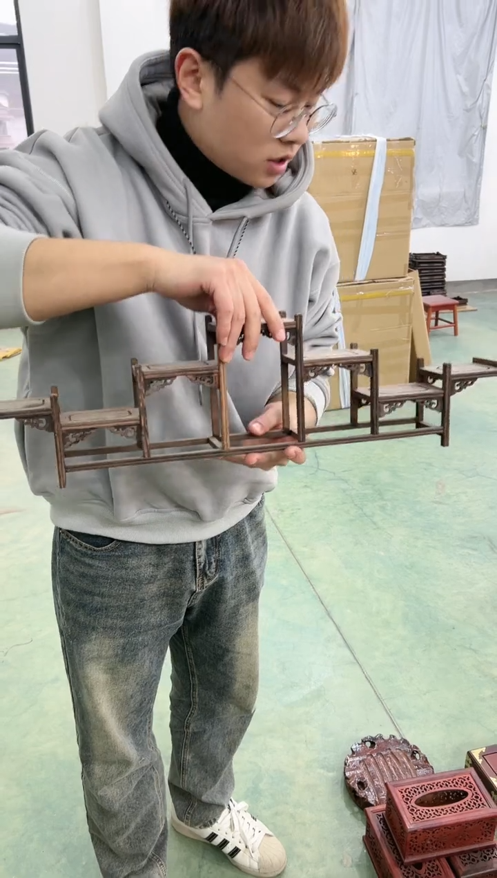 【闪购商品】鸡翅木七步台一个