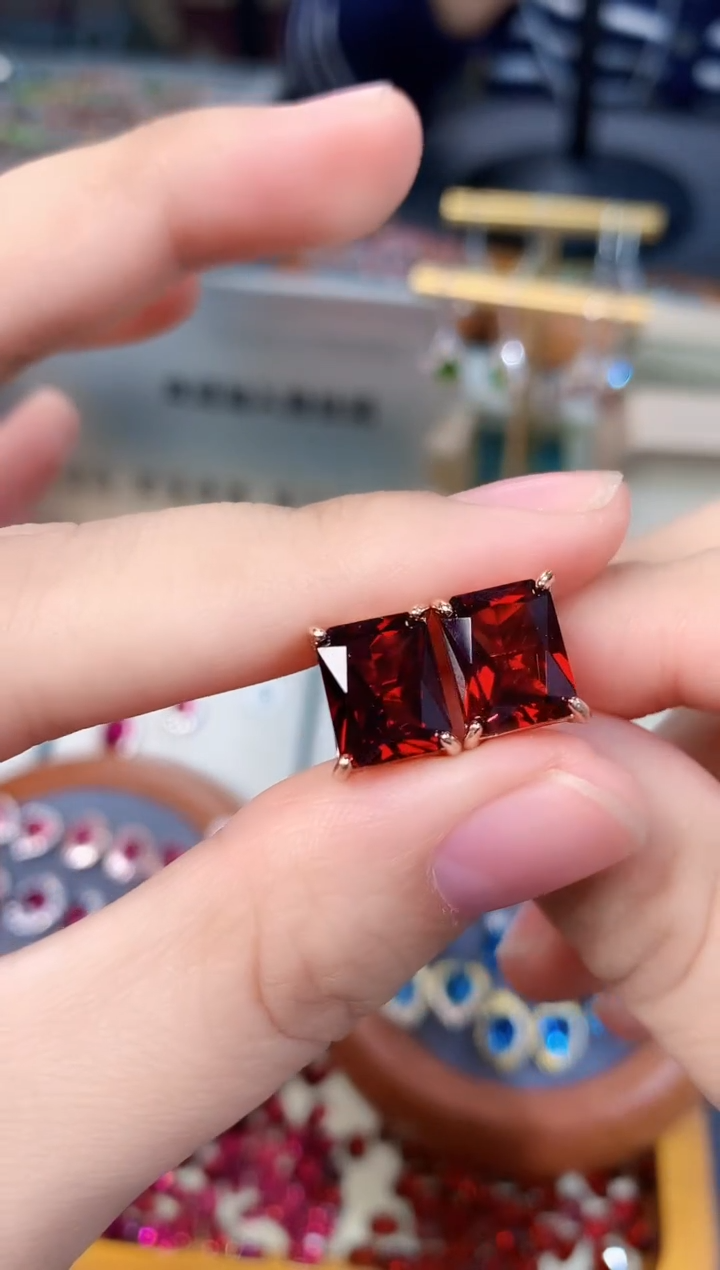 【闪购商品】石榴石耳钉银S925镶嵌天然