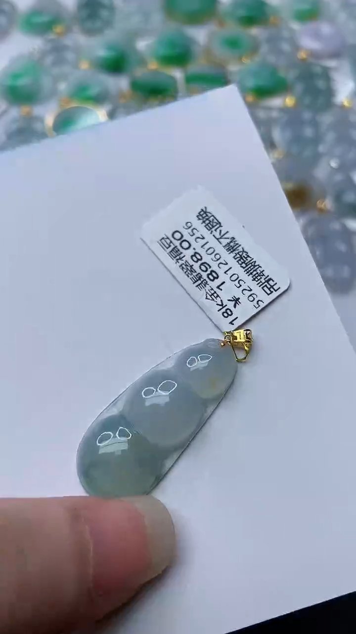 【闪购商品】翡翠颈饰18K金镶嵌82...........