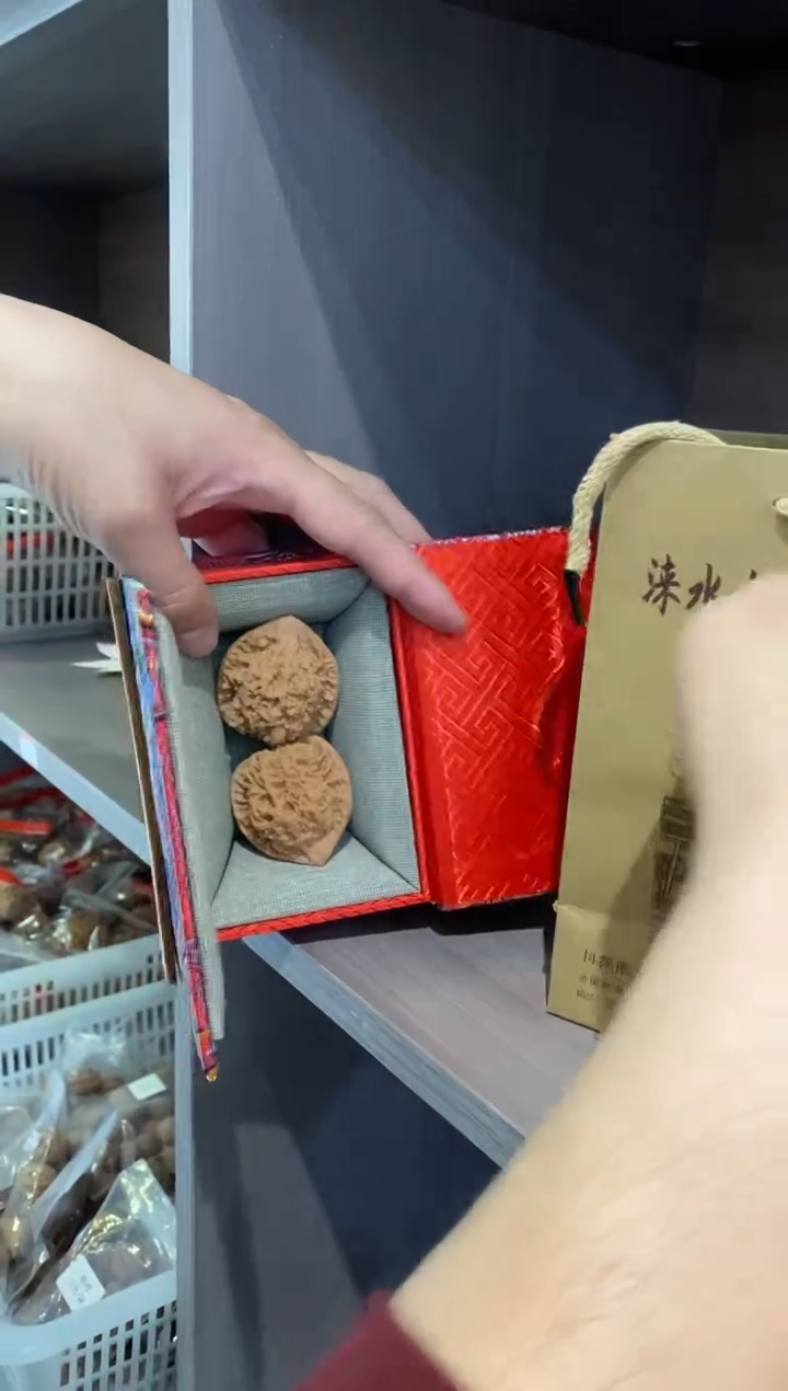 把件文玩核桃全品麒麟纹官帽45以上（彩色盒+手提袋）