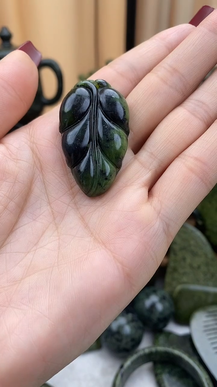 【闪购商品】蛇纹石玉挂件未镶嵌挂件