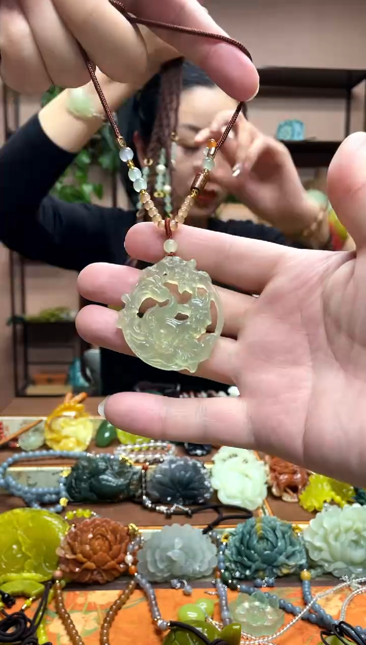 未镶嵌岫玉吊坠多样性发货发其中之一