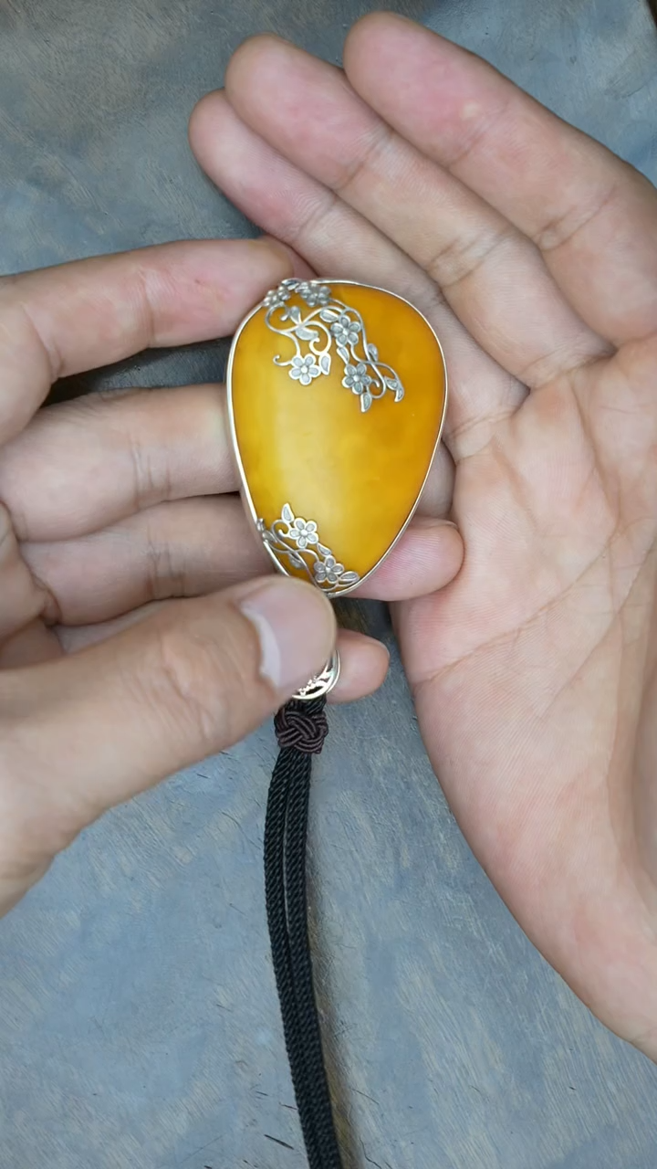 【闪购商品】琥珀裸石银S925镶嵌老蜡水滴吊坠