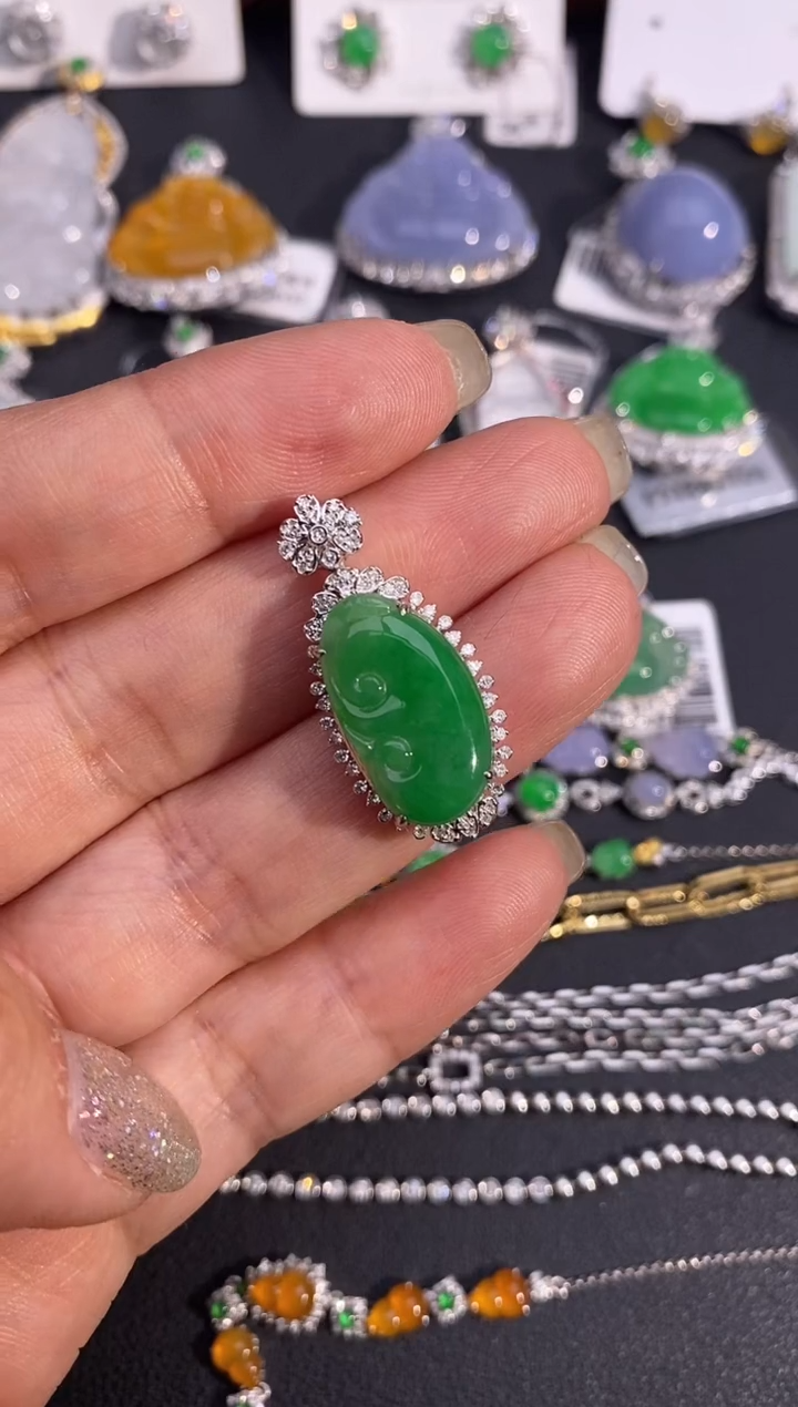 【闪购商品】翡翠颈饰18K金镶嵌吊坠