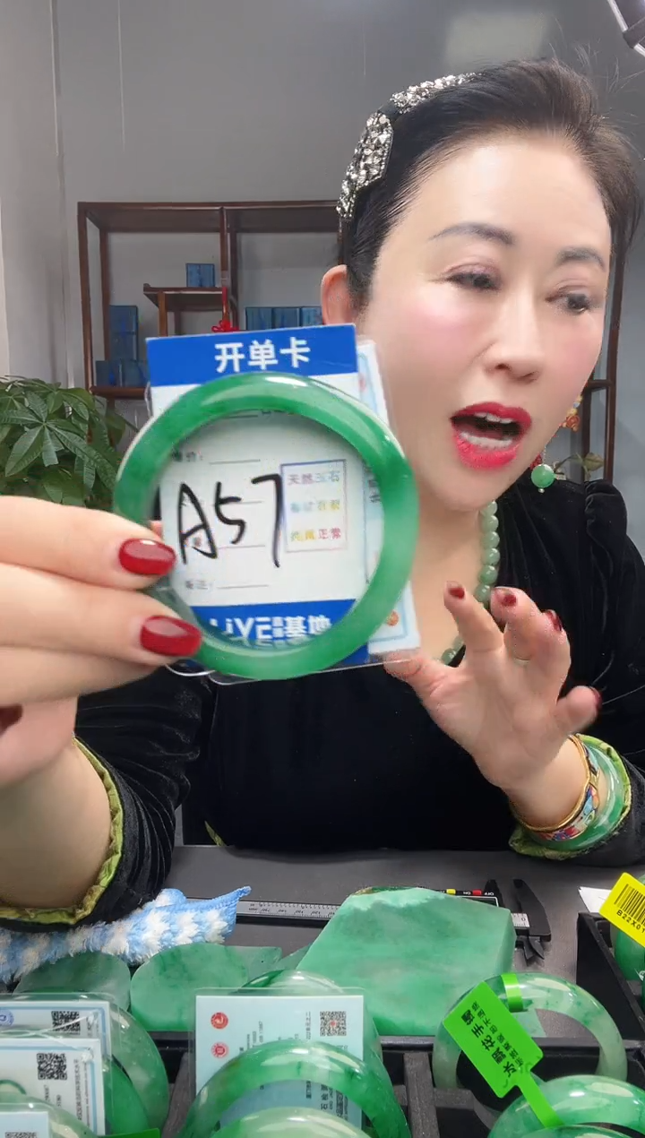 【闪购商品】石英质玉手镯未镶嵌1