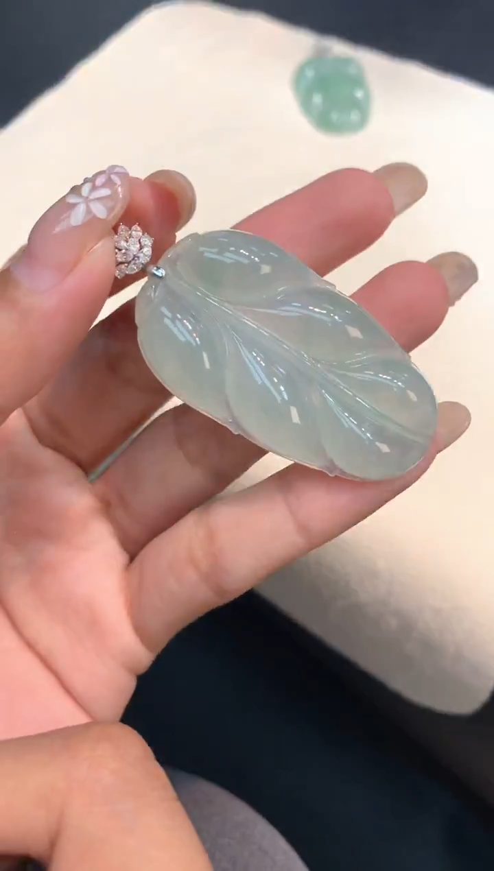 颈饰18K金镶嵌翡翠多样性发1