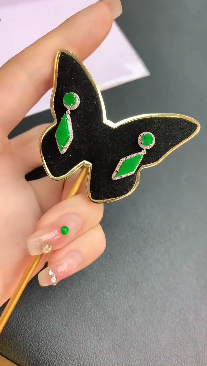 【闪购商品】翡翠耳钉18K金镶嵌赠礼盒证书 珍珍