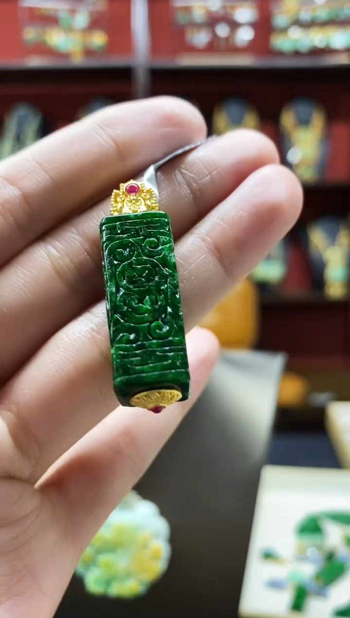 颈饰未镶嵌翡翠吊坠