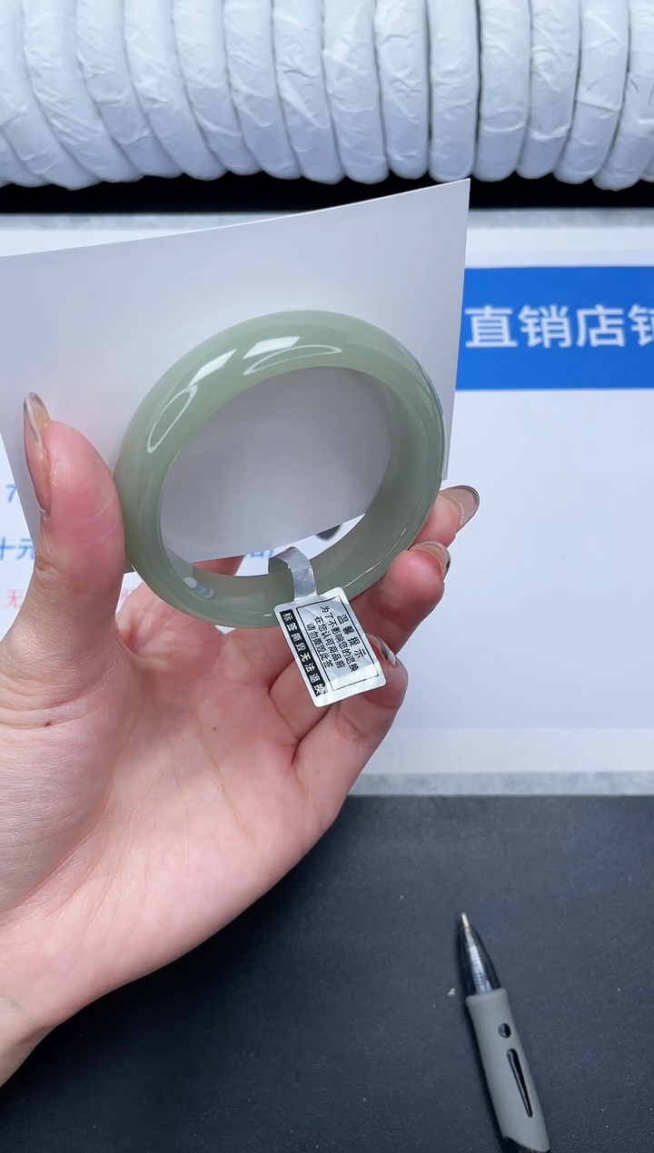 未镶嵌手镯石英质玉82-53.8DK