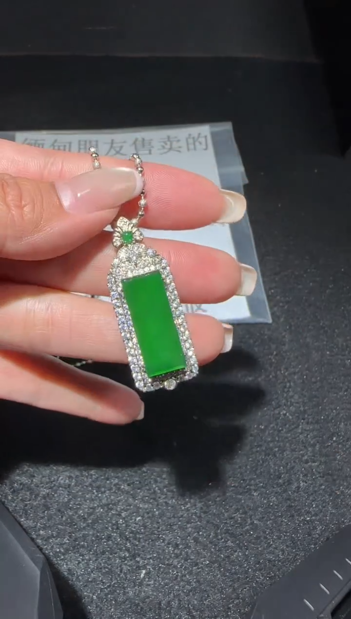 【闪购商品】翡翠吊坠(赠链)未镶嵌多样性发货拍一发一