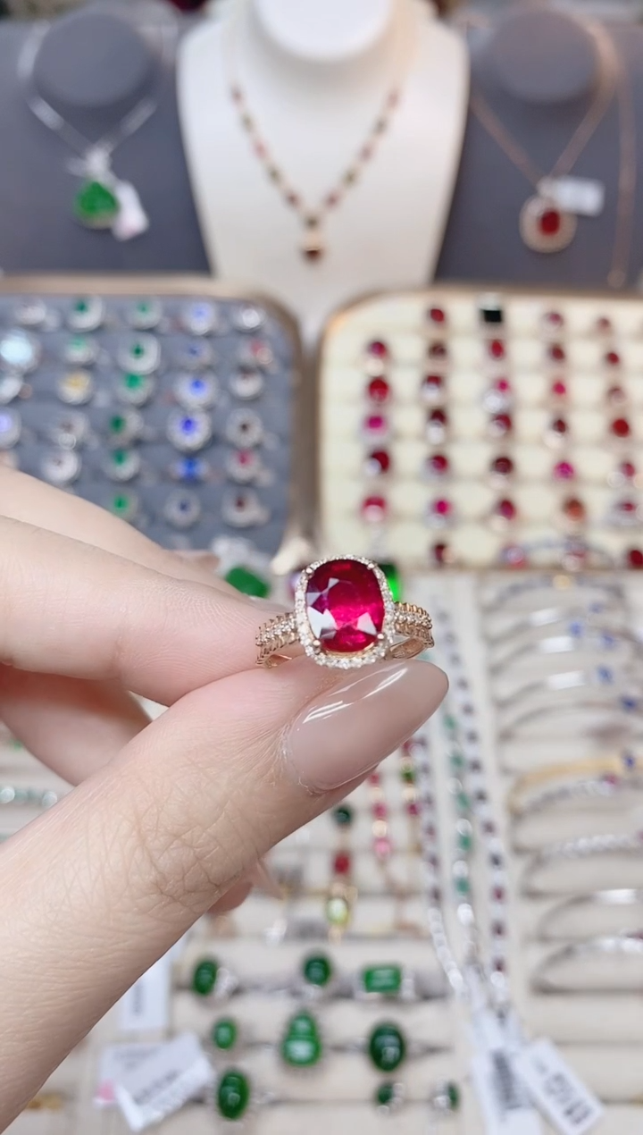 18K金镶嵌碧玺戒指碧玺1.75CT