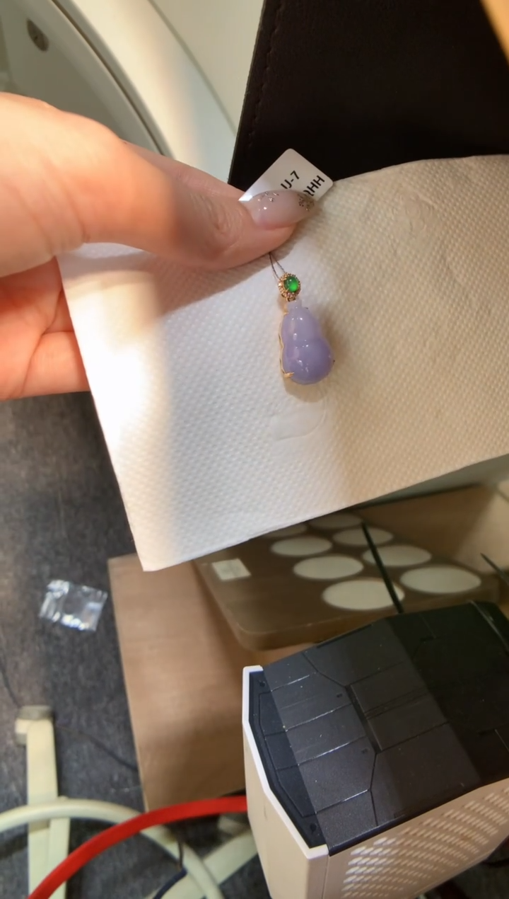 颈饰18K金镶嵌翡翠葫芦