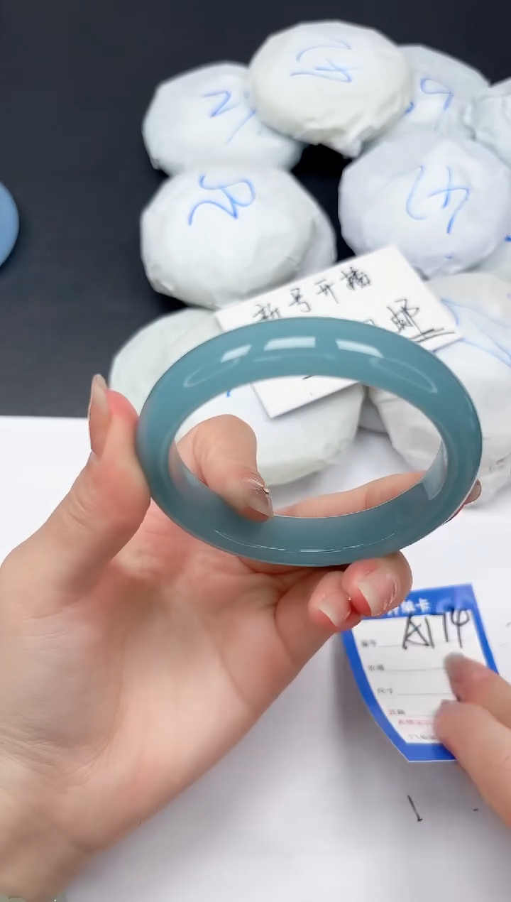 未镶嵌手镯石英质玉A174/6061