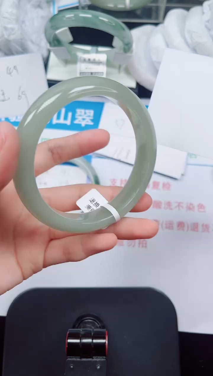 未镶嵌手镯石英质玉142-61/62/63