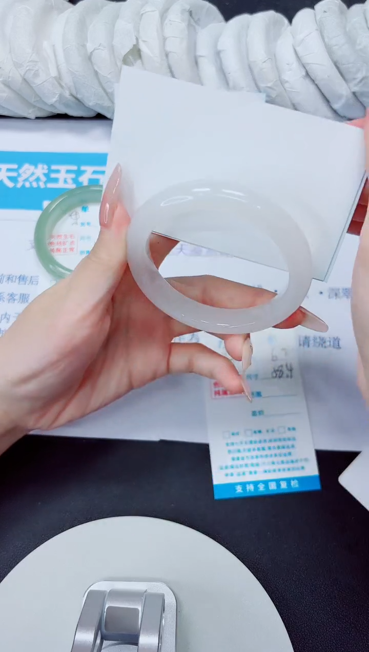 石英质玉手镯未镶嵌62/58.4BBB