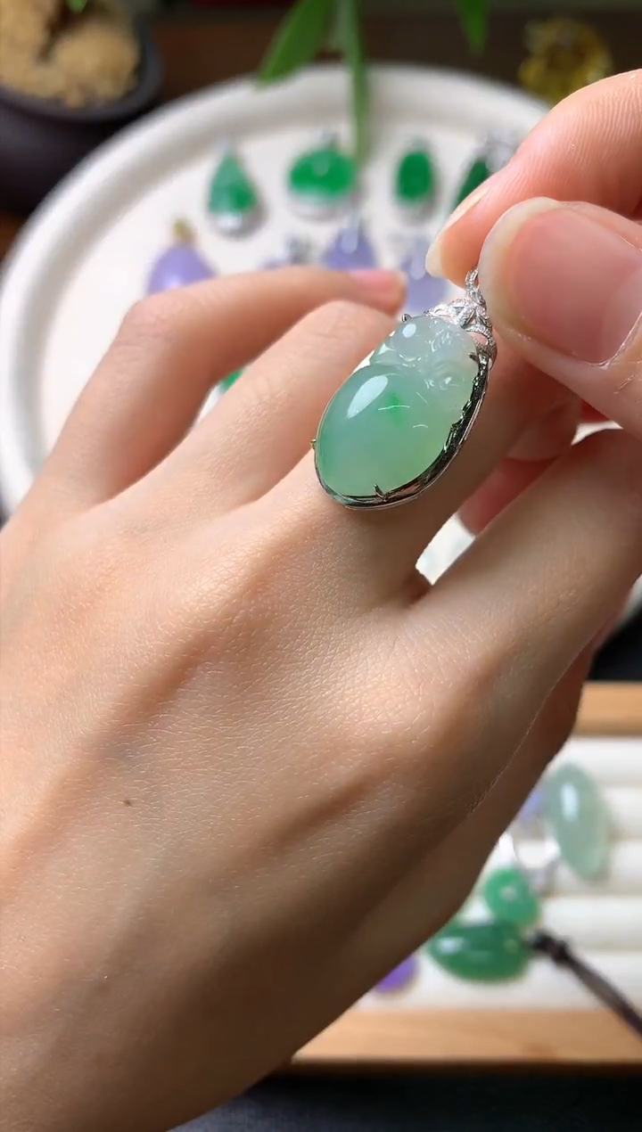 【闪购商品】翡翠吊坠(赠链)18K金镶嵌吊坠