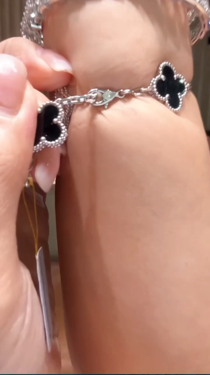 手链18K金镶嵌钻石熊猫